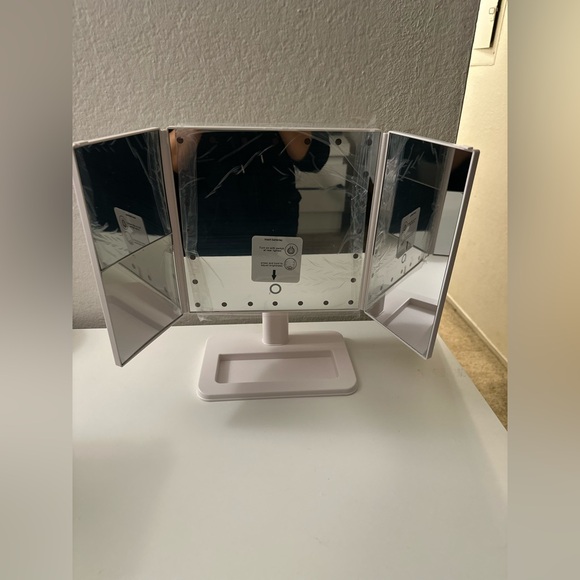 NEW PROFESSIONAL LARGE VANITY MIRROR WITH LIGHTS - Picture 10 of 15